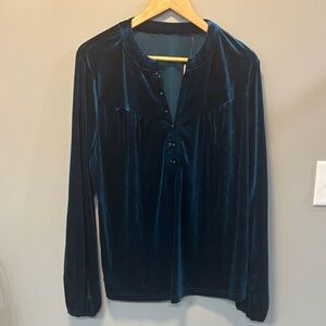 NWT Boutique Velvet Women's Top in Deep Turquoise